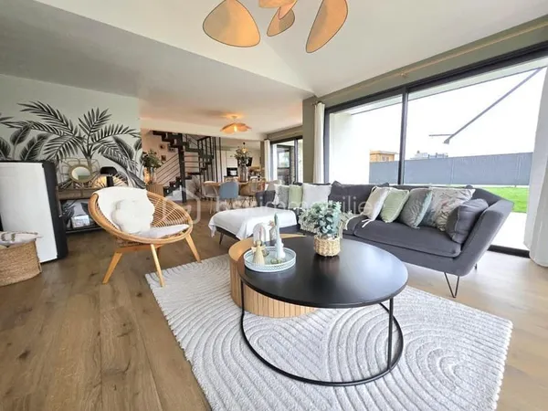 Maison contemporaine 2021 - Belles prestations, vie de plain-pied et cadre calme - 152 m²