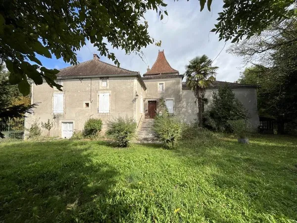 Maison en pierre de 22 pièces principales