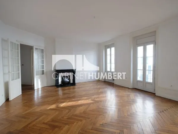 T6 EN DUPLEX 13 RUE BALAY