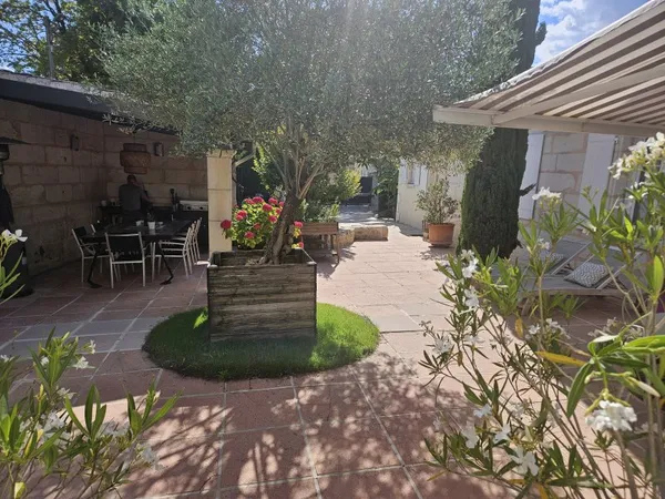 MAISON AVEC JARDIN ET GARAGE A SAINTES