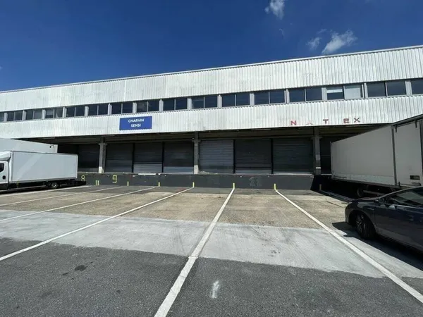 Entrepôt 3571 m²