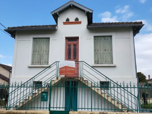 Maison à rénover avec jardin et dépendances à Moissac