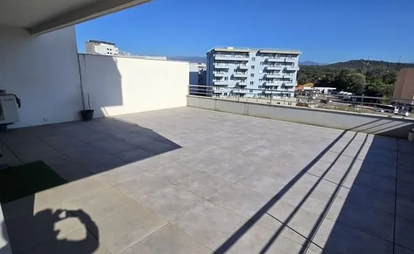 3 Pièces tres grande terrasse