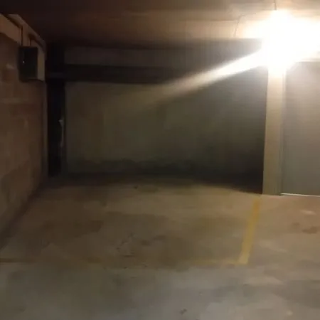 Grande Place de parking sous terrain 12