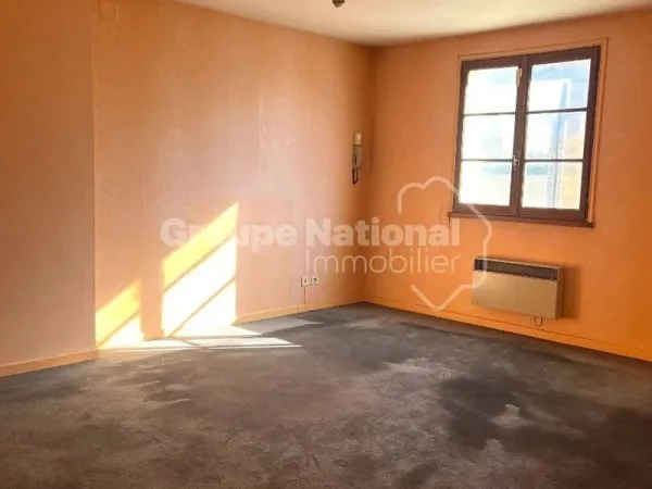 A LOUER SUR ROGNONAS - LOCAL / BUREAUX dans le centre du village