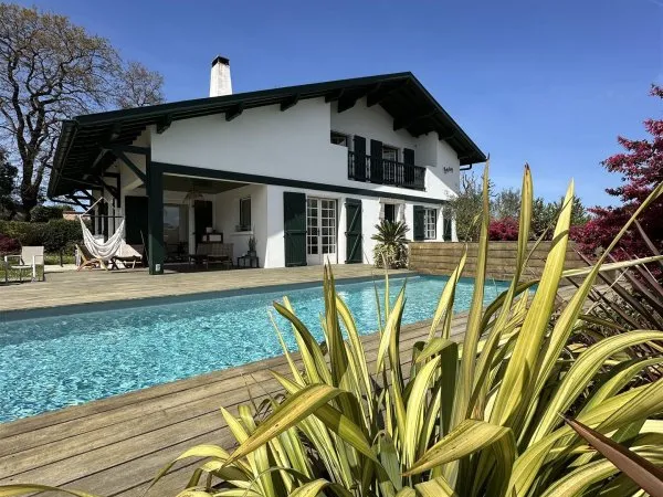 Belle maison familiale avec piscine, studio indépendant et vues dégagées - Anglet St Jean