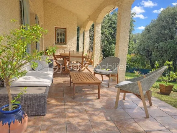 Maison 6 pièces 182 m²