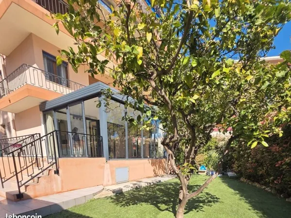 Appartement d'exception face à la mer