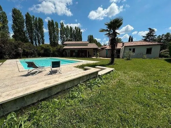 Maison avec dépendance et piscine
