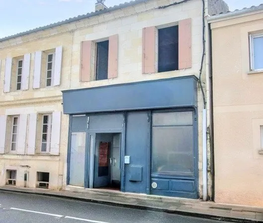 Immeuble à LUSSAC (33)