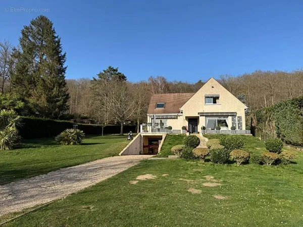 Belle maison récente avec piscine Proche Forêt avec très beau parc Proche Les Mesnuls 7 pièces 165 m