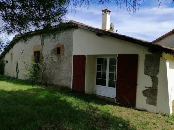 Ferme Gasconne située dans un endroit calme et terrain.