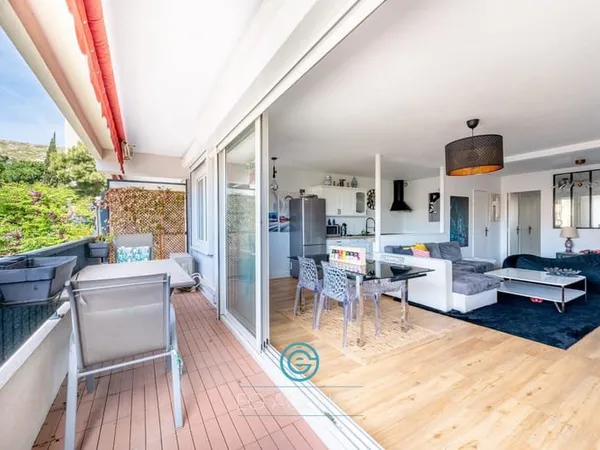 Appartement T4/5 - 94m2 - 325 500€