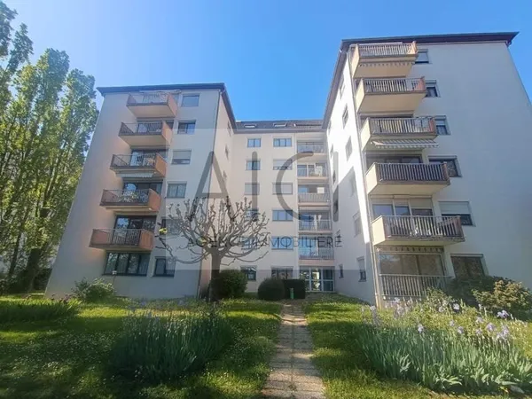 56 A rue des Cras 25000 BESANCON - 4ème étage avec ascenseur Trois chambres, un séjour avec balcon, 