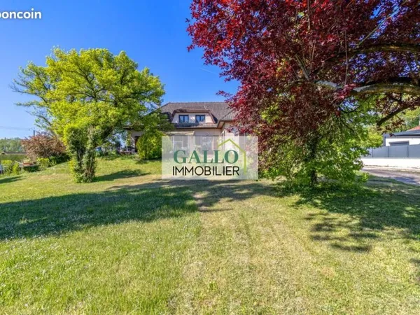 Maison 9 pièces 225 m²