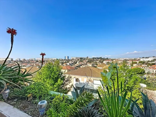 À vendre Saint-Jérôme Marseille 13013 appartement t3 dernier étage vue dégagée