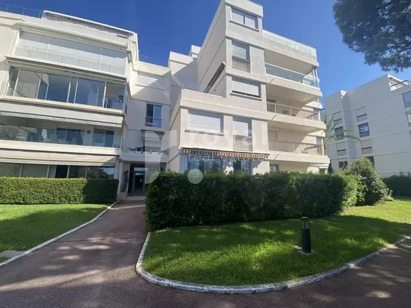 Appartement en bord de mer dans un domaine de prestige