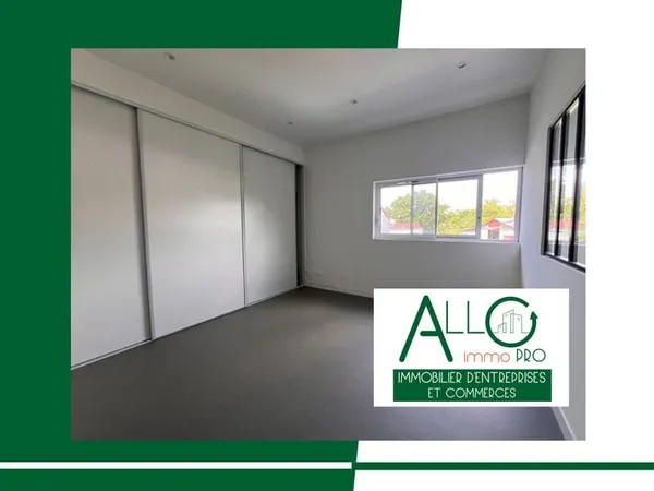 A VENDRE MURS LOCAUX ARTISANS EXTERIEUR CLIMATISES BUREAUX RECENTS