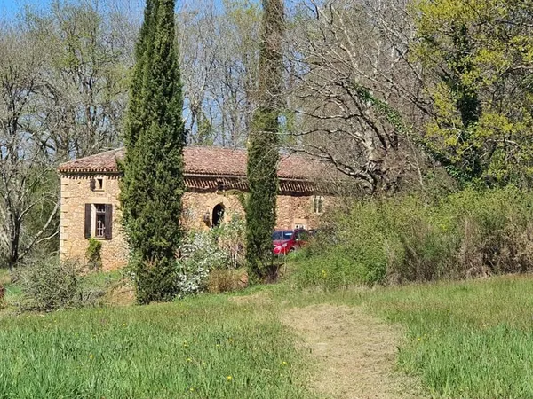 Jolie maison en pierre avec villa palladienne