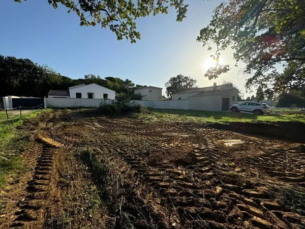 Terrain constructible 733 m²