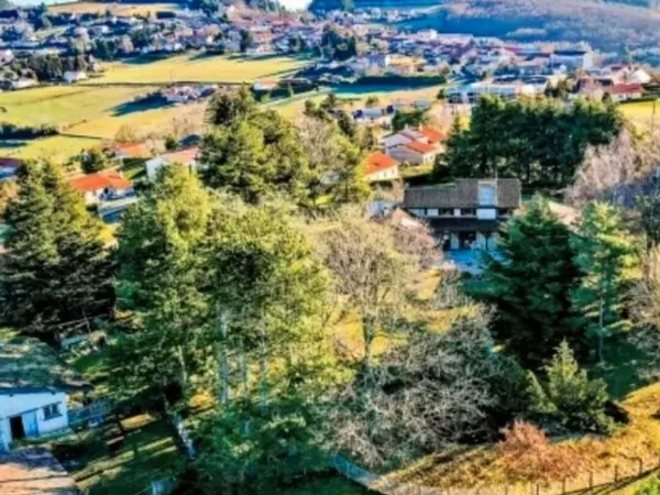 Maison de caractère avec 10 000 m² constructibles - Rentabilité locative et revente terrain + fort p