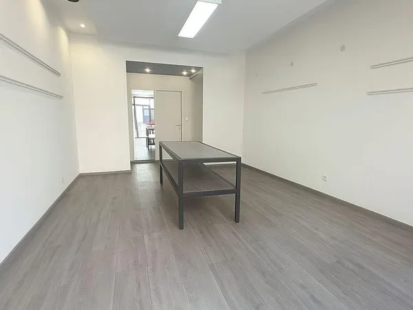 Immeuble commercial 60 m²