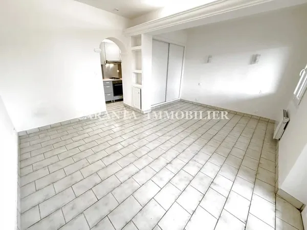 Location Studio Sainte Maxime proche centre ville avec terra