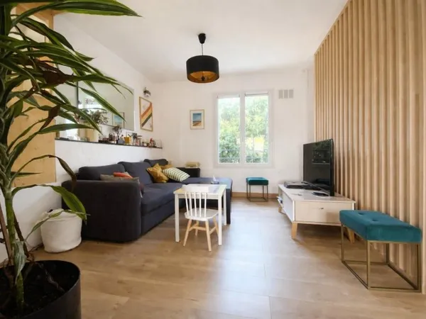 A 15 minutes à vélo de la rochelle et à deux pas des commerces, maison familiale de 4 chambres avec 