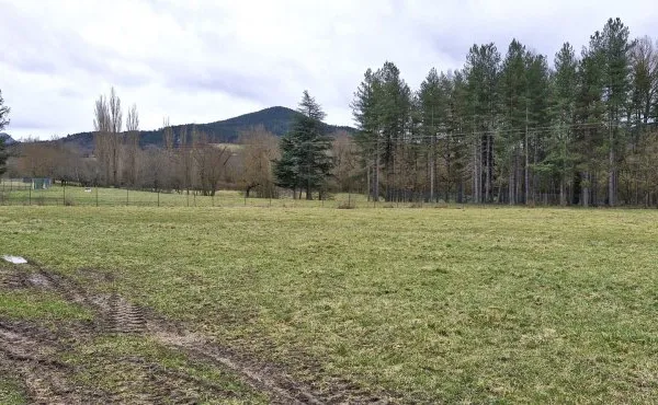 Terrain 2115 m²