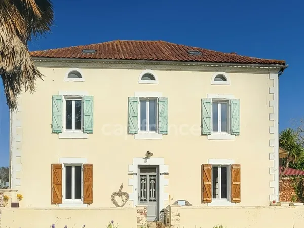 Maison à vendre 8 pièces proche de EUGENIE LES BAINS (40)