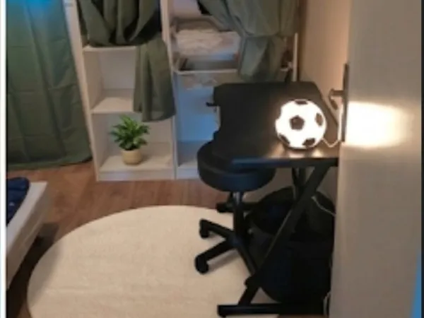 Chambre meublée