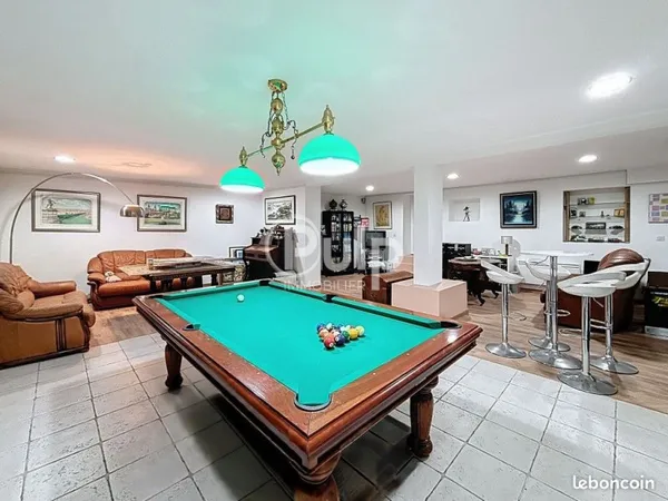 Maison 5 pièces 214 m²