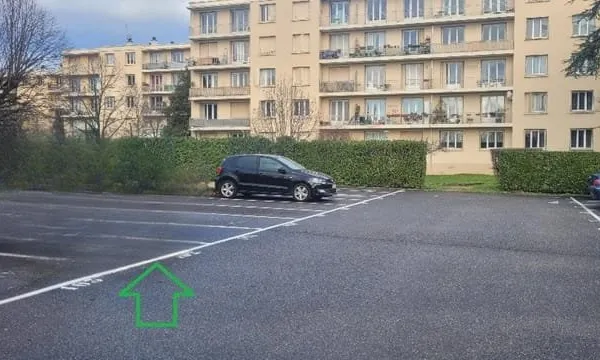 Place de stationnement extérieur