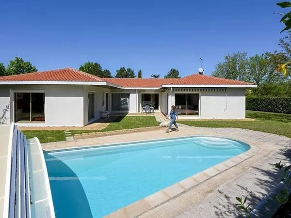 Maison de plain-pied 8 pièces 188 m²