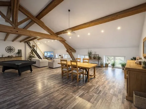 Appartement T6 type loft et parking privatif