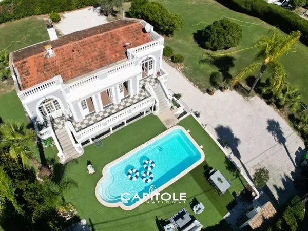 A vendre - Antibes - Juan les Pins, villa contemporaine 5 Pièces de 183 m² sur un terrain plat de 1