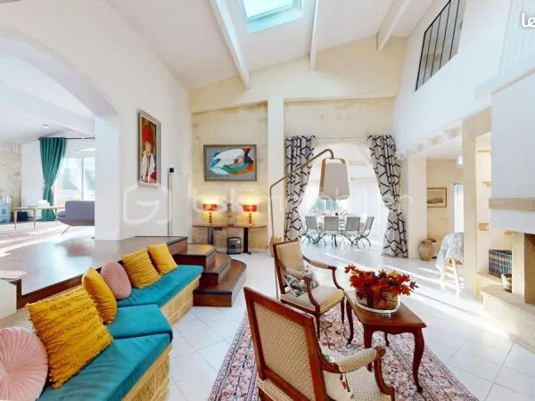 Maison 10 pièces 340 m²