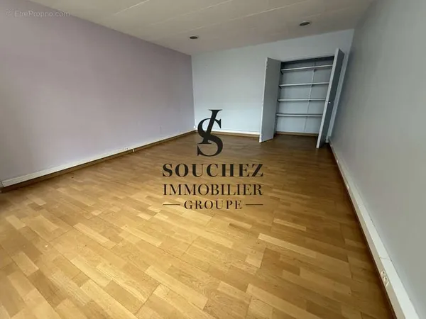 Commerce 3 pièces 164 m²