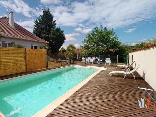 MAISON 5 CHAMBRES AVEC PISCINE