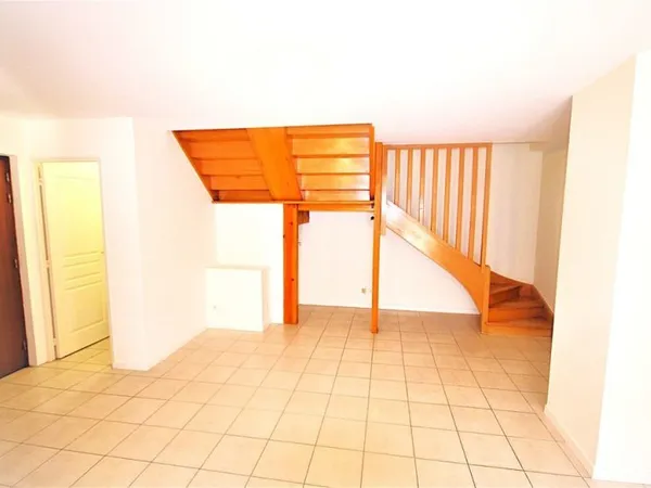 BEAU DUPLEX PROCHE PLACE CLAUDE BERNARD