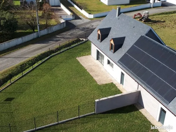 MaisonT6, jardin,garage double et 3 place de parking