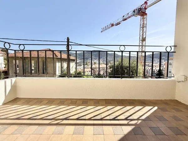 NICE BAS CIMIEZ - APPARTEMENT 4 PIECES EN DUPLEX DE 78M2 A VENDRE - DERNIER ÉTAGE - TERRASSE - ENTIE