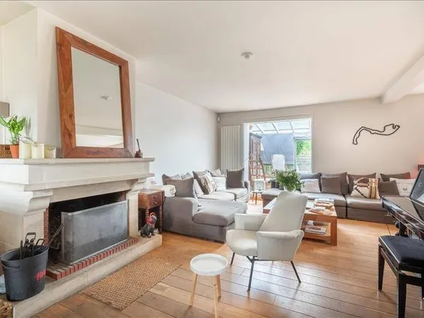 Maison 6 pièces 240 m²