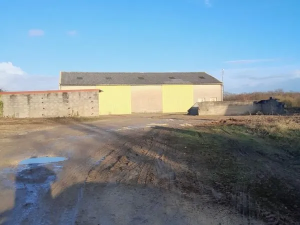 LOCAL ARTISANAL / HANGAR AVEC TERRAIN CLOS - 5 920 m² - MASSAY (18120)