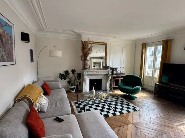 Location 1 chambre (Colocation 3 chambres avec 2 filles) - 9eme - Balcon, plein sud