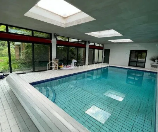 Maison 10 pièces 570 m²