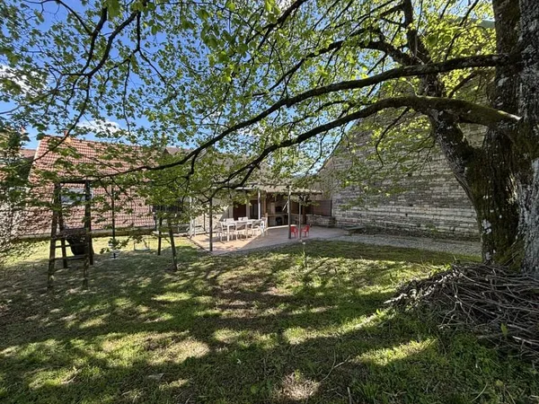 Maison de village à Bouix (21) : 180m2 avec 800m2 de terrain