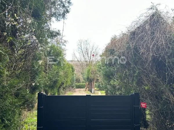 DOMAINE PRIVE - RIVIERE - TERRAIN A BATIR VIABILISE - MONTVILLE - 895 m² - BORD DE RIVIERE
