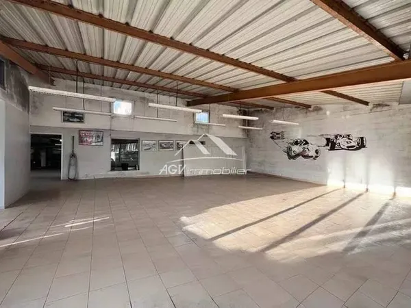 Local commercial 388 m²