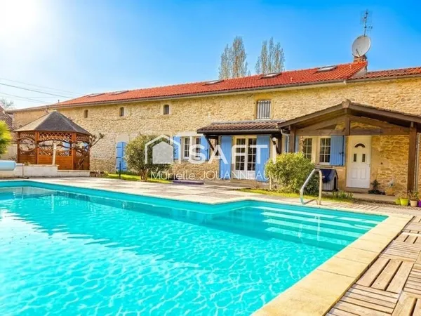 Propriété a vendre de 400 m², une maison principale et un logement attenant sur un terrain arboré de